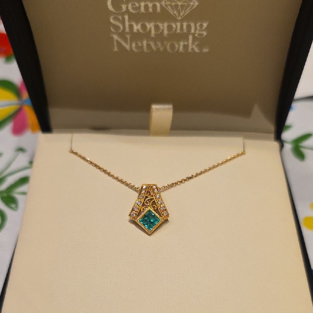 AMAZING EMERALD AND DIAMOND NECKLACE.  BOTH CHAIN AND PENDANT ARE 18KT GOLD